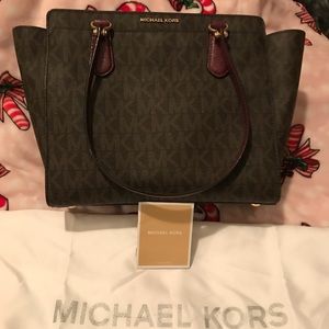 Michael Kors Dee Dee signature brown w/Plum trim
